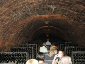 podziemna degustacja wina cava, hiszpania